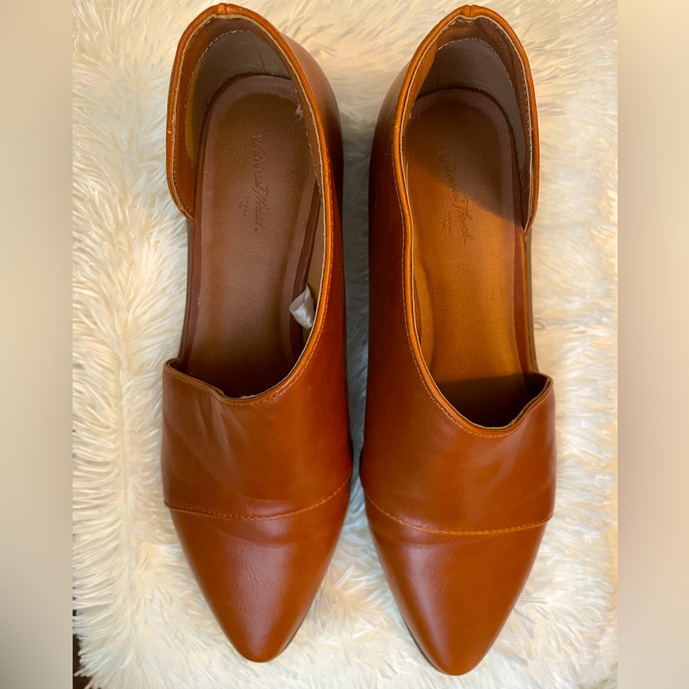 Camel brown flats